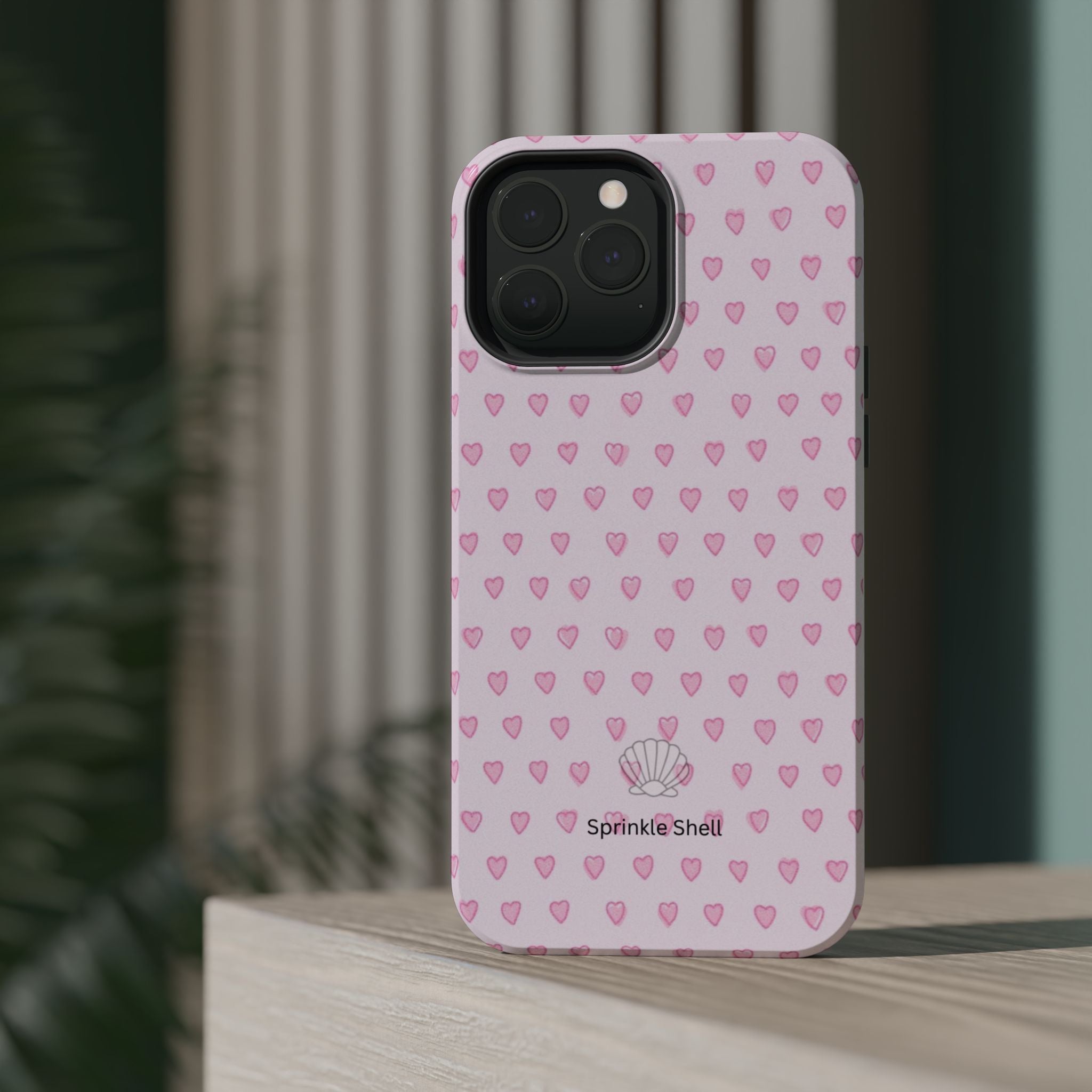MagSafe pink hearts case